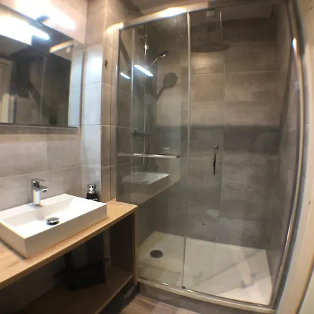 Au Bord Du D’annecy, Type Loft, Dans Résidence Avec Et Ponton Privée *