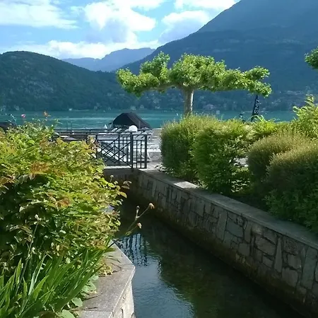 Au Bord Du D'annecy, Type Loft, Dans Avec Et Ponton Privee Apartment