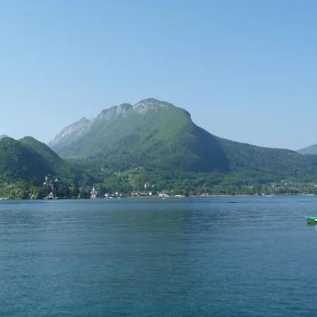 Apartment Au Bord Du D'annecy, Type Loft, Dans Avec Et Ponton Privee