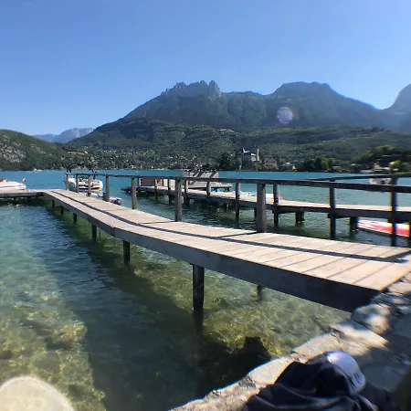Au Bord Du D'annecy, Type Loft, Dans Avec Et Ponton Privee