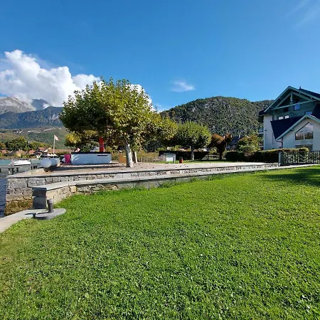 Au Bord Du D'annecy, Type Loft, Dans Avec Et Ponton Privee Apartment Duingt